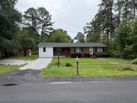 Building Photo - 1013 Pinelane Rd