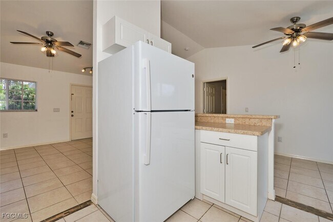 Building Photo - 3825 Hollycrest St