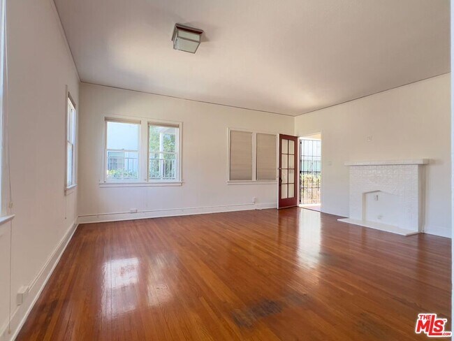 Building Photo - 1532 Rosalia Rd