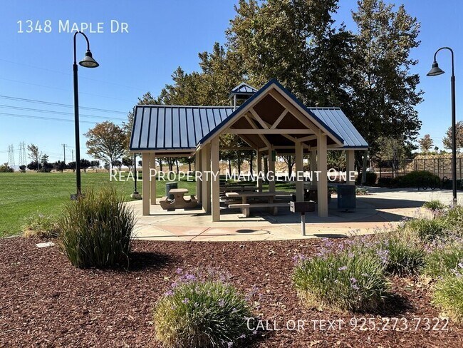 Building Photo - 1348 Maple Dr