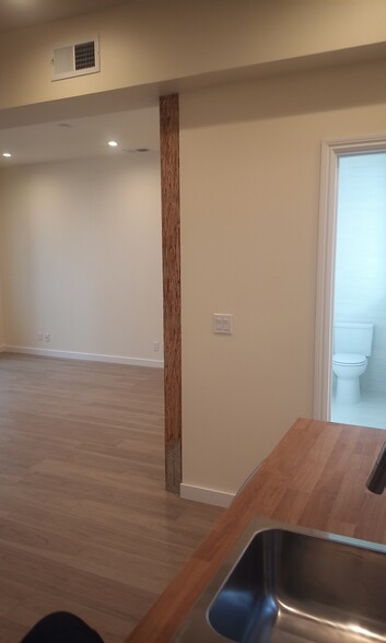 Living-Kitchen 7 - 516 Natoma St