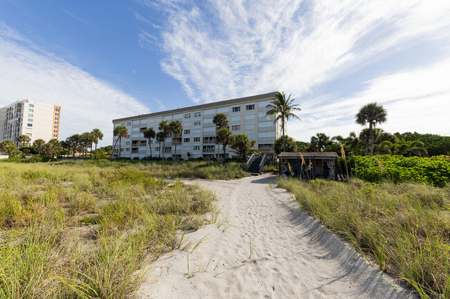 Building Photo - 4325 Gulf of Mexico Dr