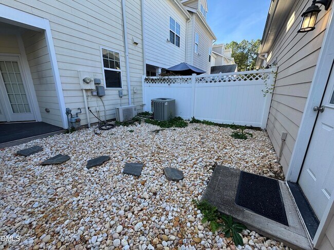 Building Photo - 1045 Philpott Dr