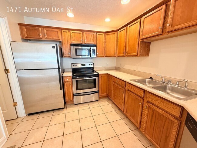 Building Photo - 1471 Autumn Oak St