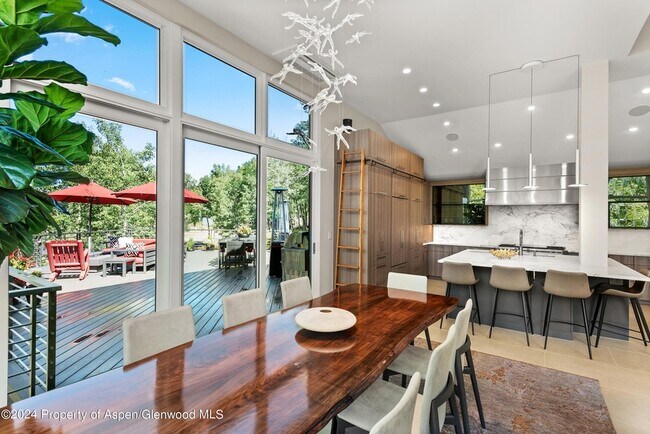 Building Photo - 552 Mountain Laurel Dr