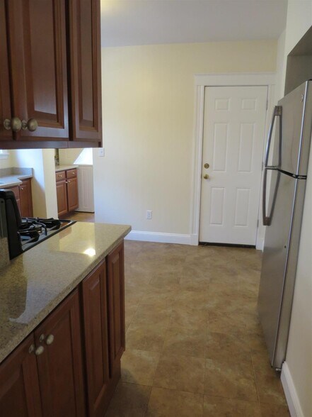 Building Photo - 3 Harris St