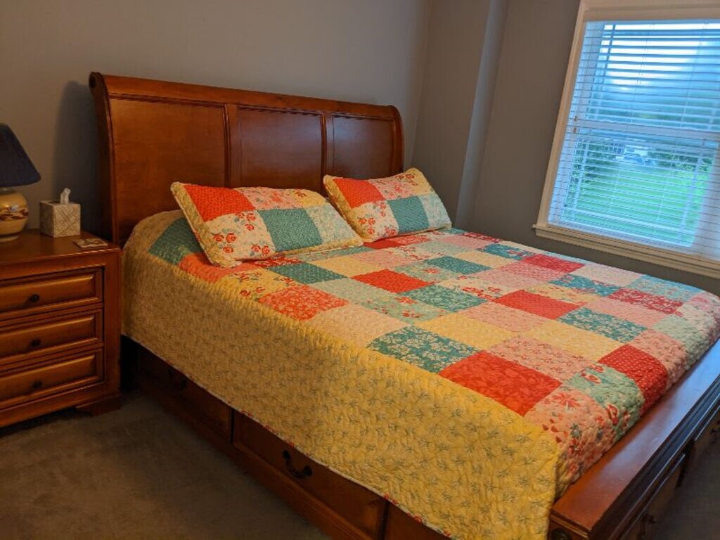 downstairs bedroom (king) - 7253 Nursery Rd SW