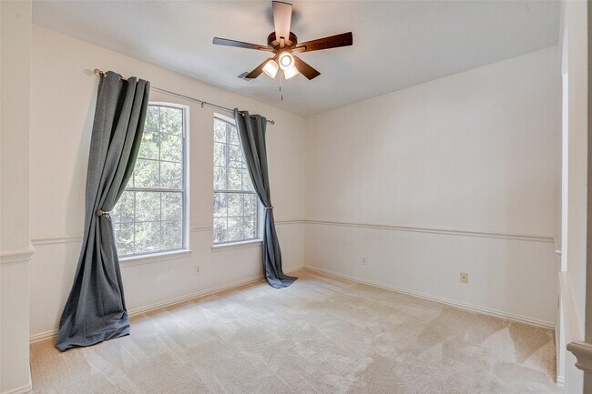 Building Photo - 203 Hazelcrest Dr