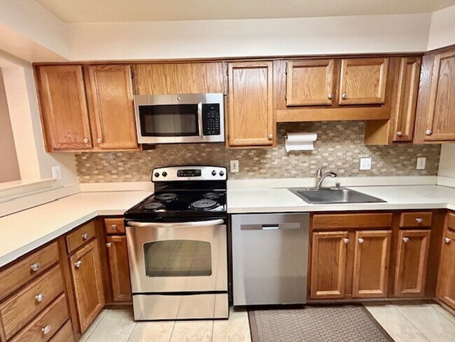 Building Photo - 10714 Kings Riding Way
