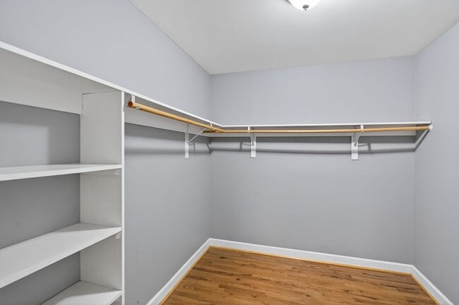 Building Photo - 4 Bedroom Rental