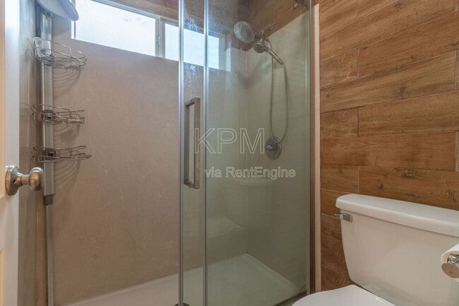 Building Photo - 2414 Shropshire Dr