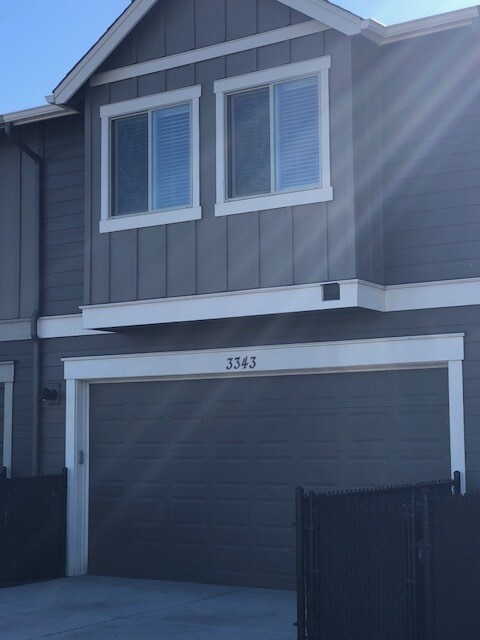 Building Photo - 3 Bedroom / 2.5 Bathroom - Pahlisch Homes ...