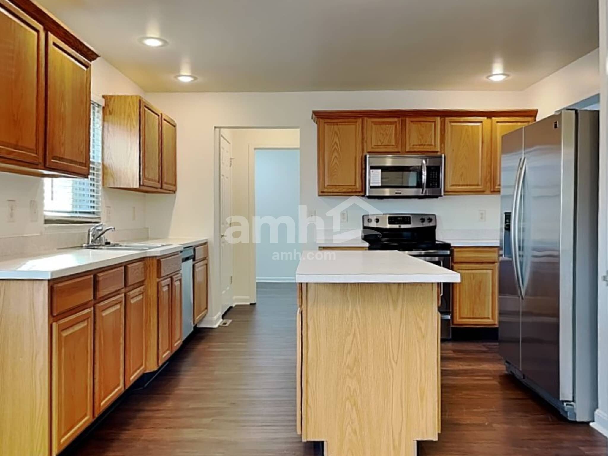 Building Photo - 8400 Woodcreek Dr