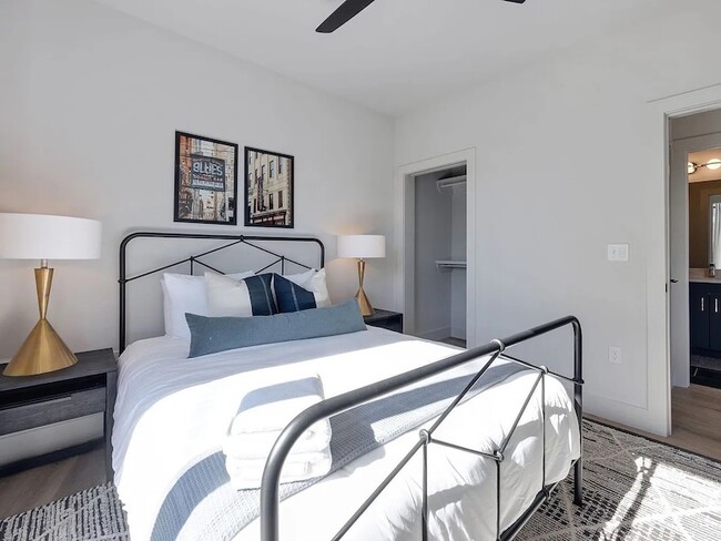 Building Photo - 303 31st Ave N