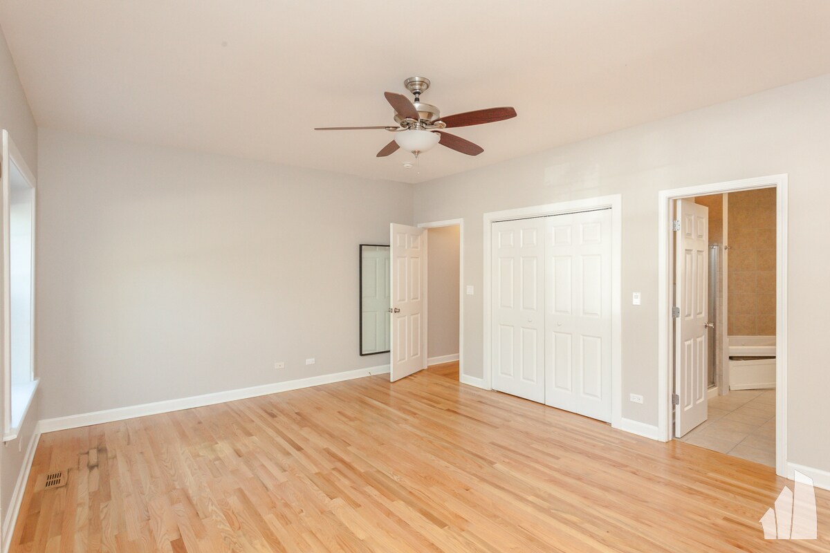 Building Photo - 845 W Lawrence Ave