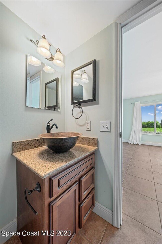 Building Photo - 1321 S Miramar Ave