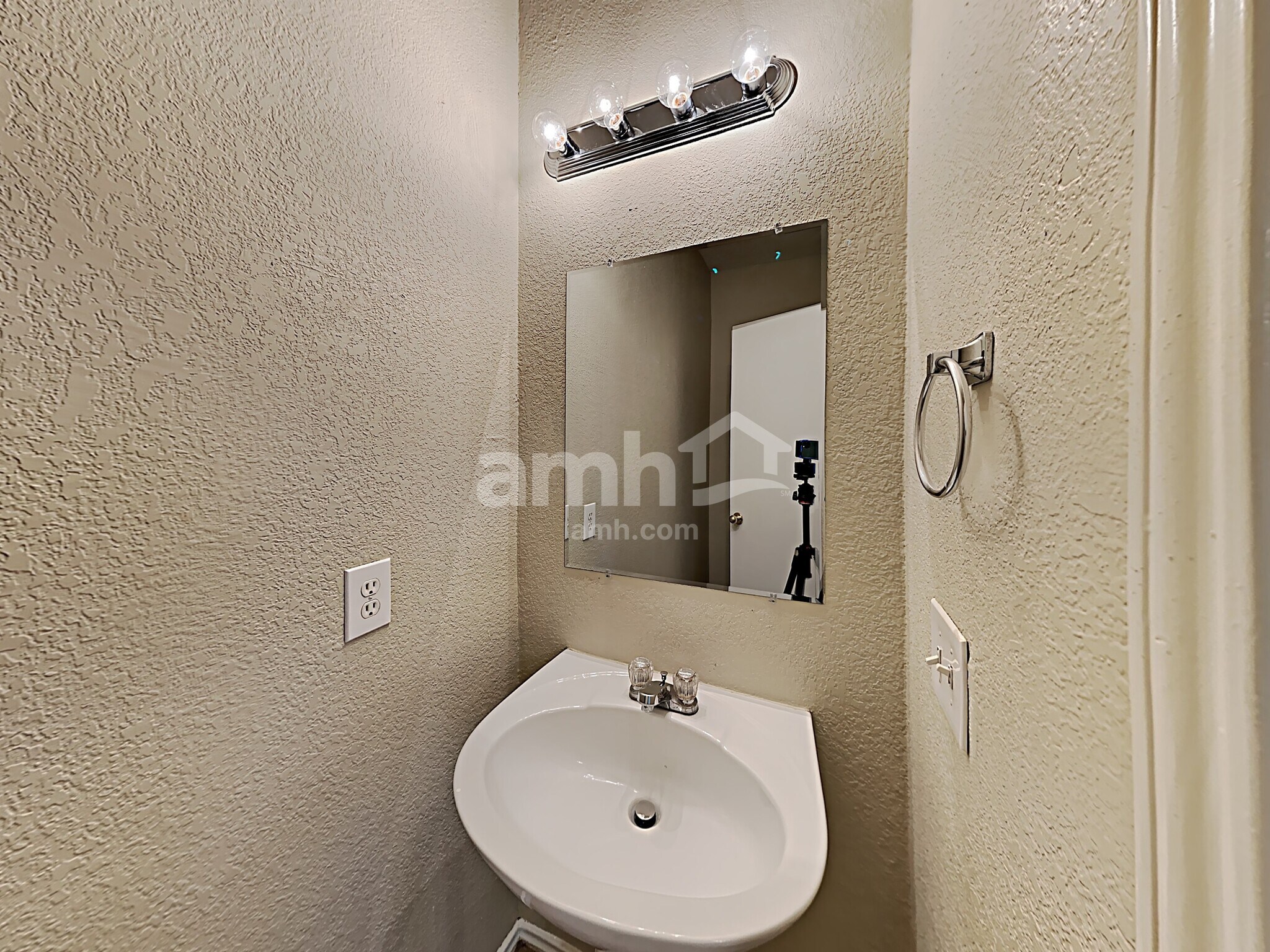 Building Photo - 8610 Still Moon