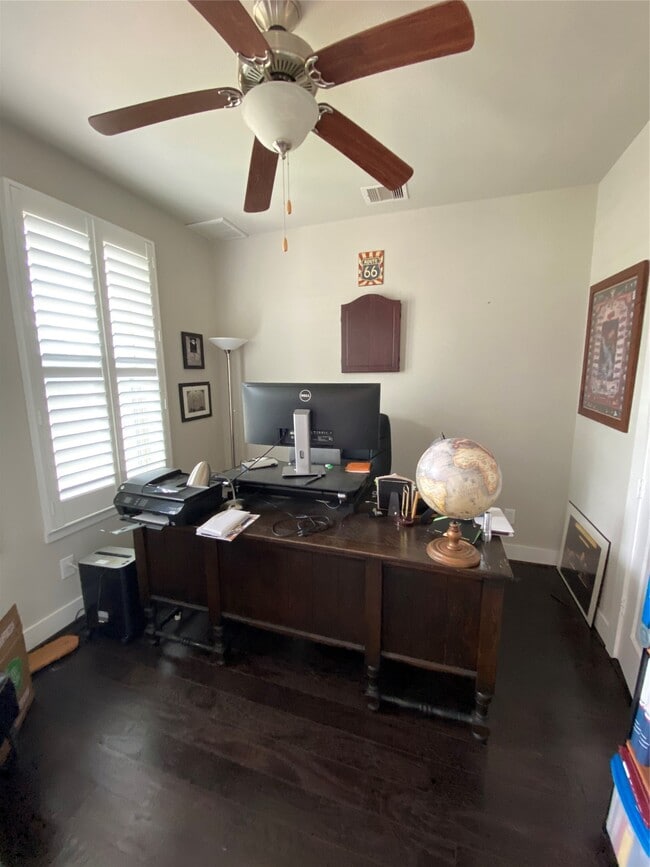 Building Photo - 115 E 2nd St