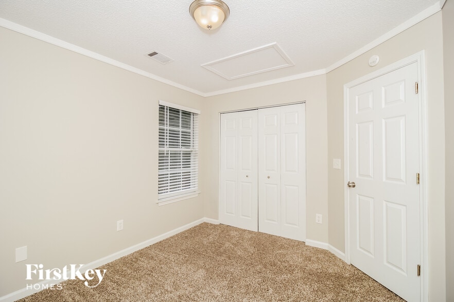 Building Photo - 2026 Baramore Oaks Dr