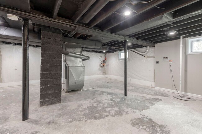 Building Photo - 2220 Auburn Dr