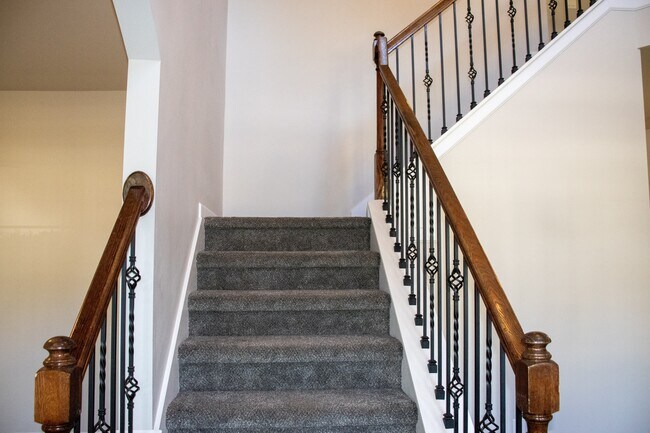 Building Photo - 1266 Coachman Way