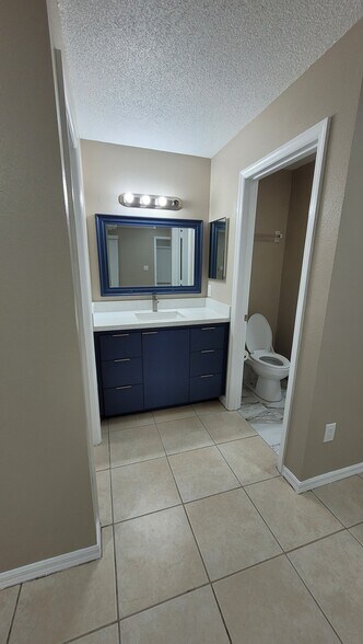 Building Photo - 4021 Catalina Dr