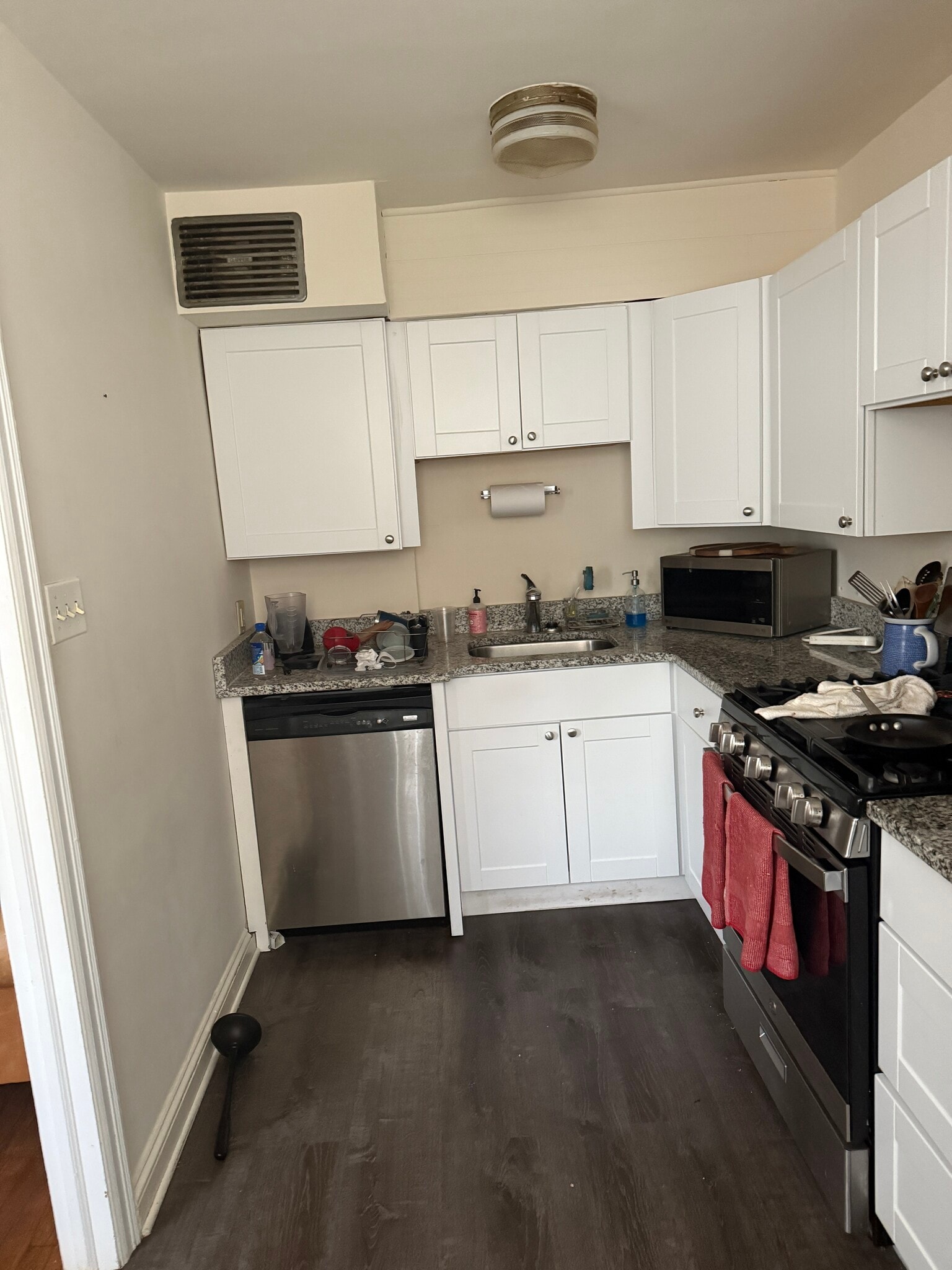 New cabinets/appliances - 112 Fairfield Ln