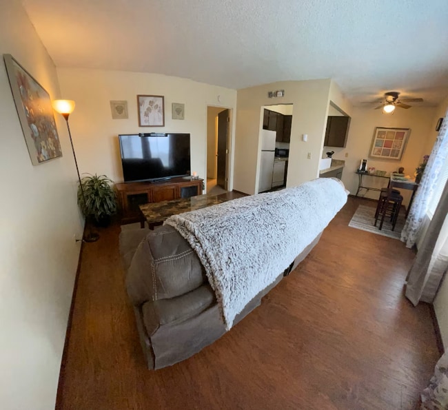 Building Photo - 1030 SE Main St