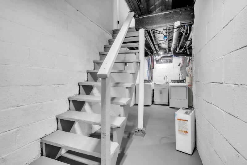 Building Photo - 1209 Cloverfield Dr