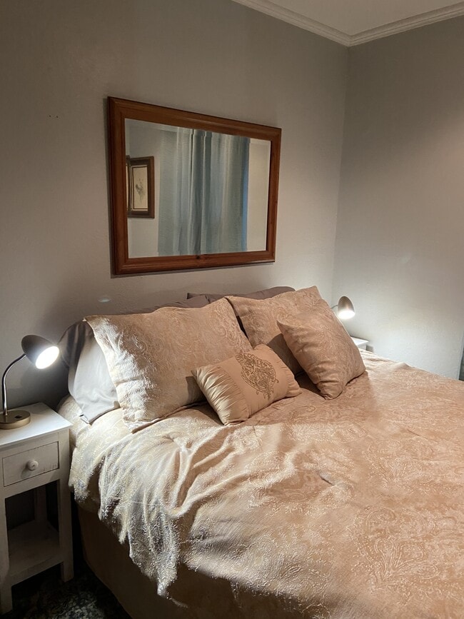 Building Photo - 321 E Duffy St