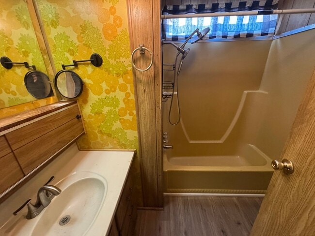 Building Photo - 2BR 2BA close to Hwy 95, Shopping, Parks, Colorado River