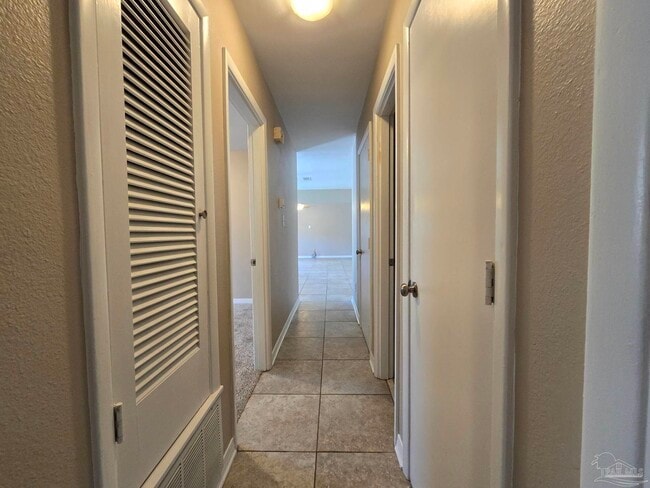 Building Photo - 6202 Fairview Dr