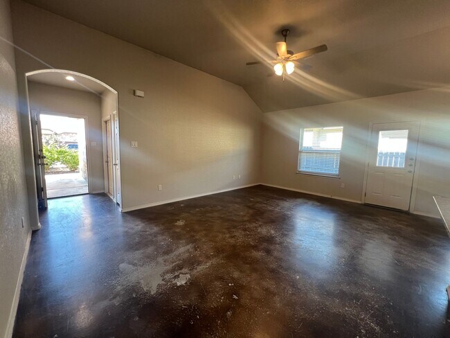Building Photo - Luxury 3/2 Duplex in Seguin, Texas