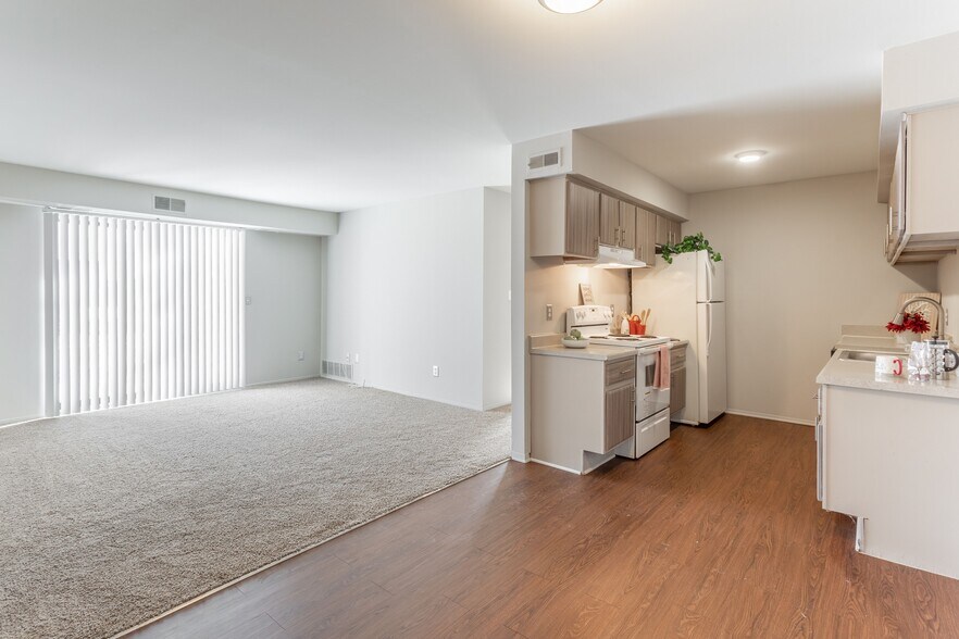 Building Photo - Farmington View Apartments - Farmington Hills, MI