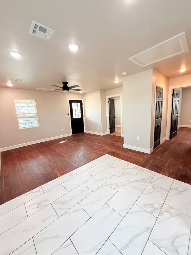 Building Photo - 5909 NW 40th St