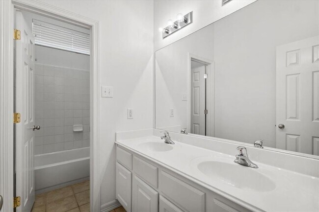 Building Photo - 2127 Clear Lake Pl