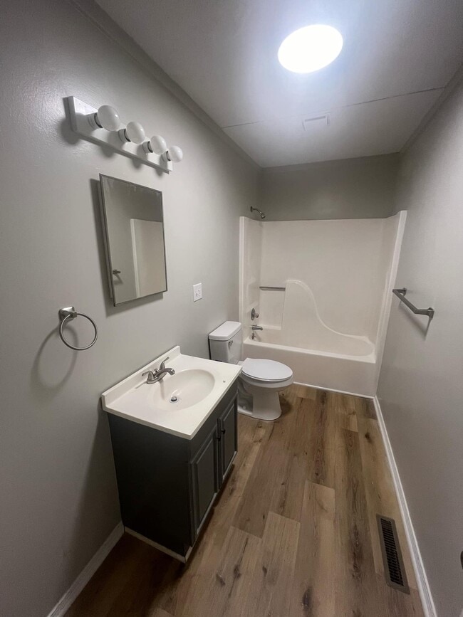 Building Photo - 230 NE 85th Rd