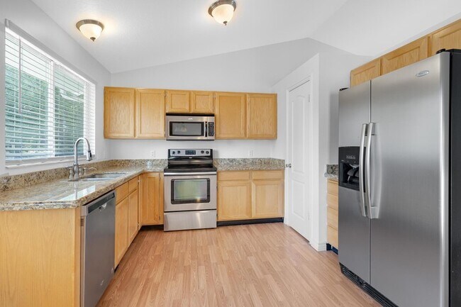 Building Photo - 557 E 8240 S