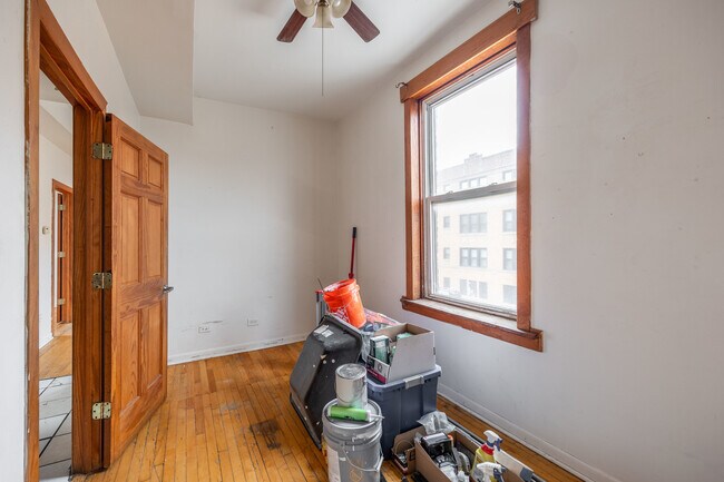Building Photo - 2842 W Augusta Blvd
