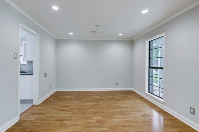 Building Photo - 5419 Dumfries Dr