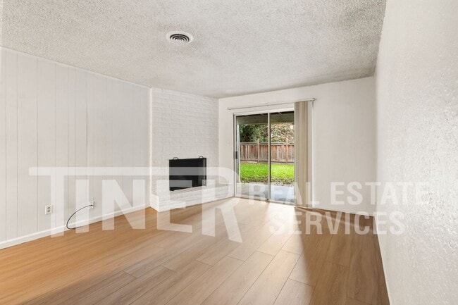 Building Photo - 2 Cinder Ct