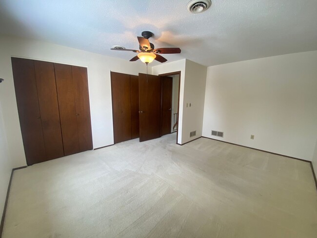 Building Photo - Bettendorf 2BR Condo With Garage For Rent ...