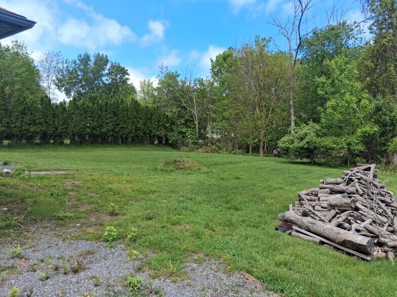 Exterior Backyard - 2710 English Rd