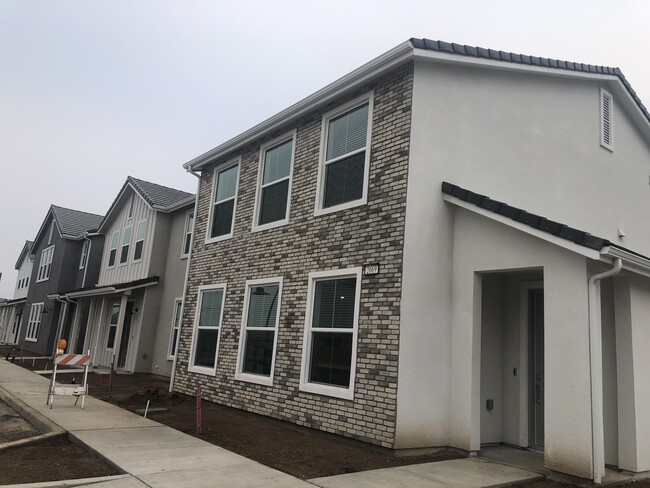 Building Photo - 10994 N St