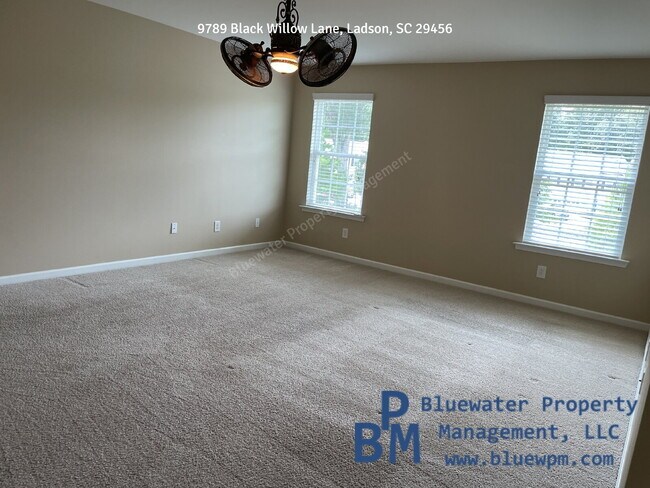 Building Photo - 4-bedroom, 2.5-bathroom For Rent