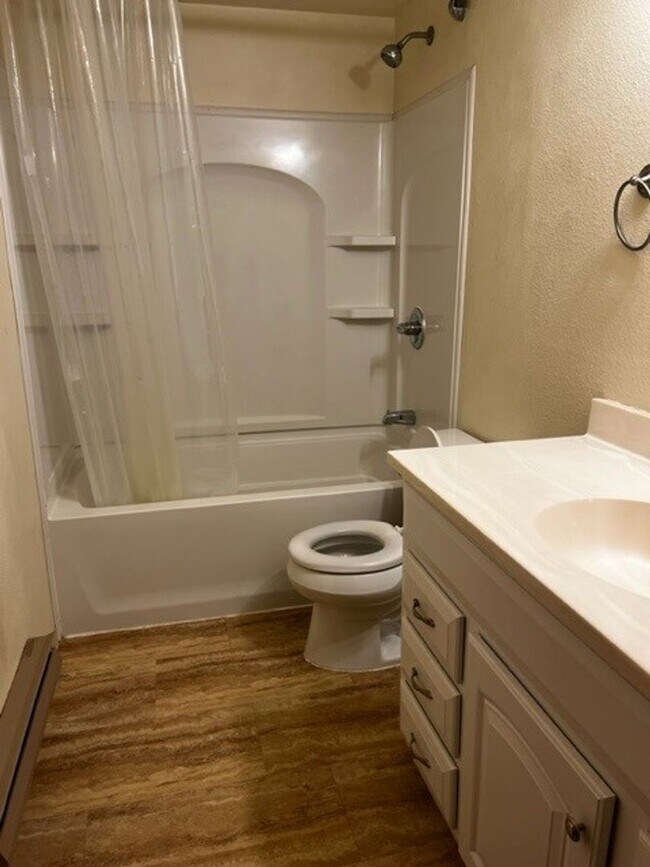 Building Photo - 305 N Chipmunk Cir