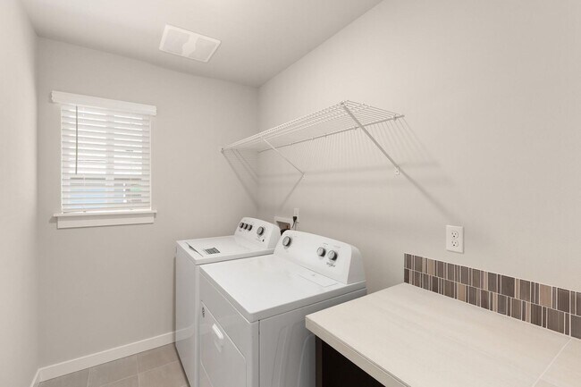 Building Photo - Beautiful Almost new home in Lake Stevens!