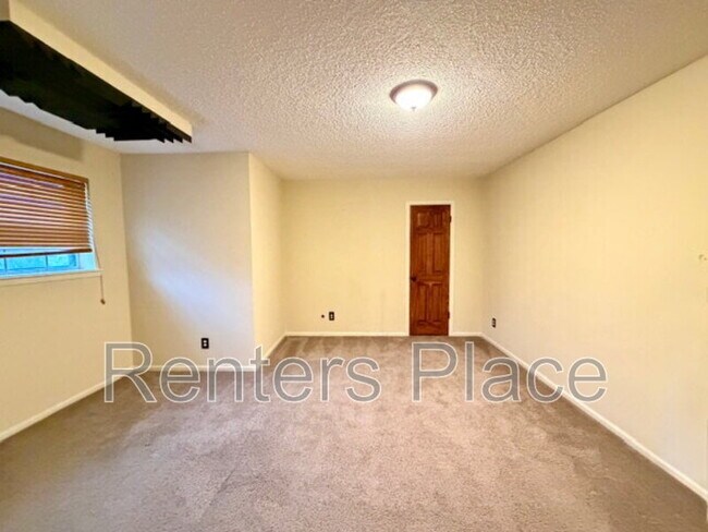 Building Photo - 5724 E 65th Pl