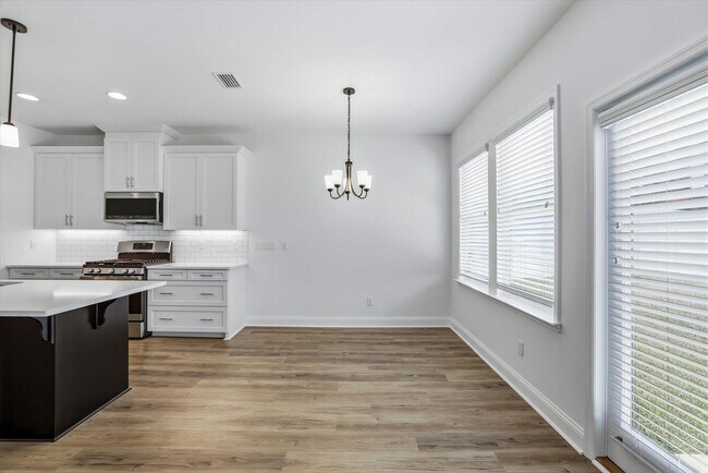 Building Photo - 201 Ursaline St