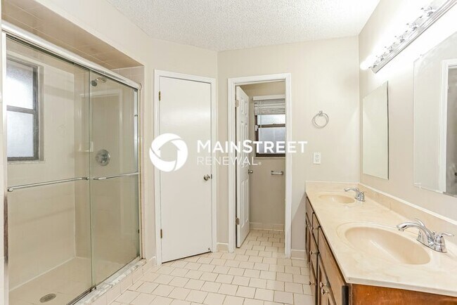 Building Photo - 4 Bedroom Pet-Friendly Home in FLEMING ISLAND, FL with Main Street Renewal